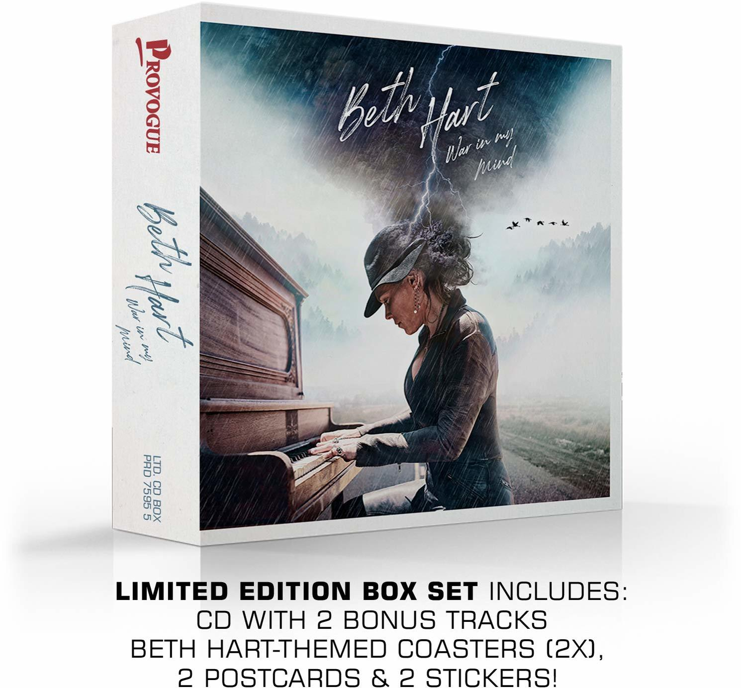 Beth Hart zongorázik esőben. Limitált díszdoboz CD-vel, poháralátétekkel, képeslapokkal és matricákkal.