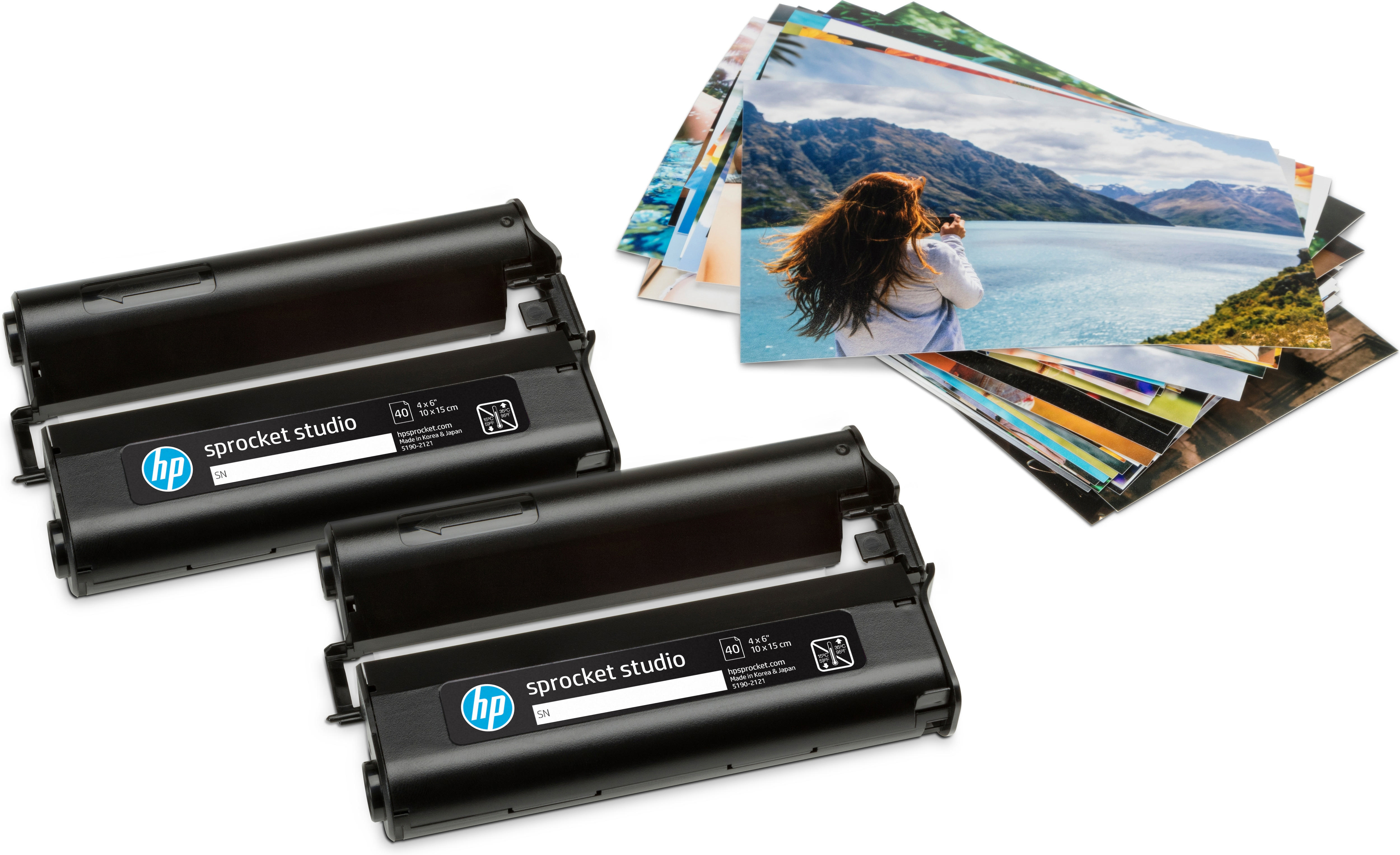 Drei HP Sprocket Studio Drucker und Fotos einer Frau, die Landschaftsfotos macht.