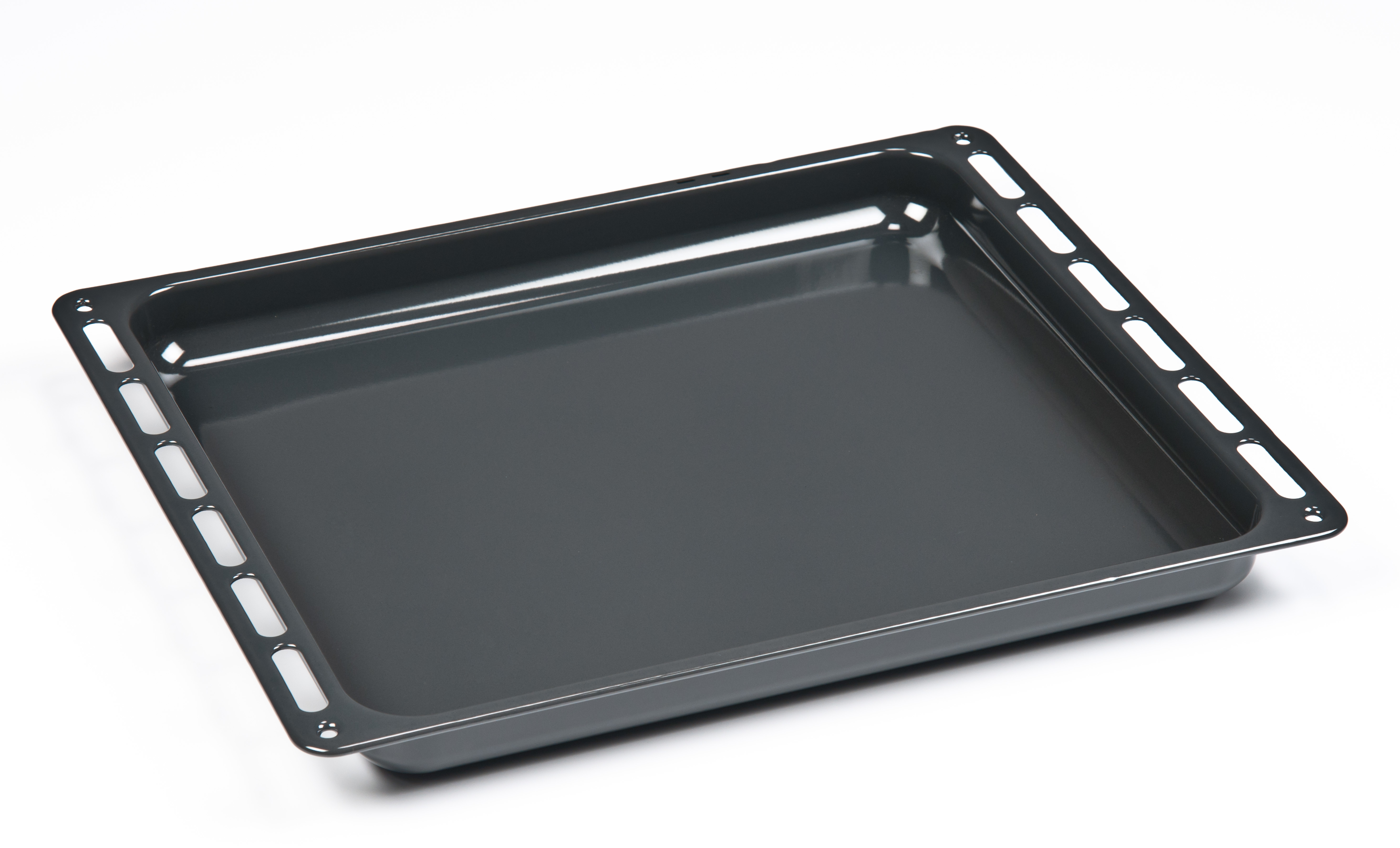 Donkergrijze oventray op een witte achtergrond.