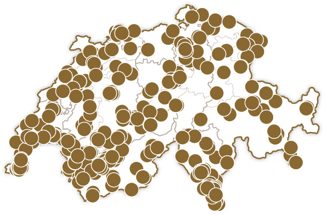 Una mappa della Svizzera con punti marroni che indicano le posizioni. La Svizzera è mostrata con i confini.