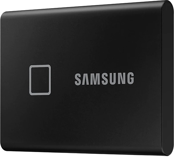 Fekete Samsung külső merevlemez, fehér négyzettel és a márkanévvel.