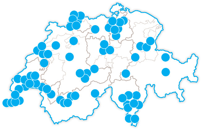 Mappa della Svizzera con punti blu che indicano le località su sfondo bianco.