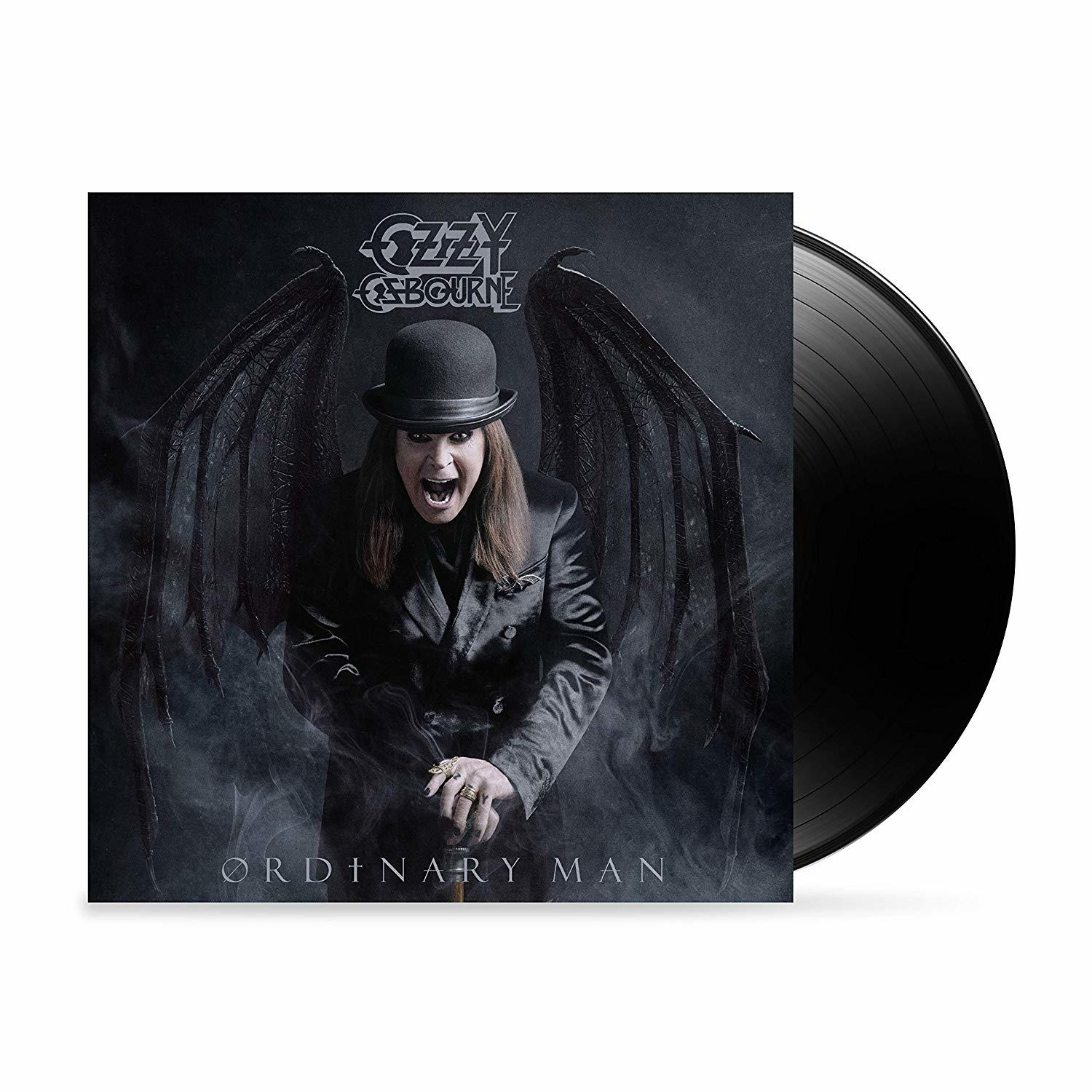 Ozzy Osbourne Albumcover. Er ist in Schwarz mit Flügeln, hält eine Schallplatte. Der Text lautet 'Ordinary Man'.