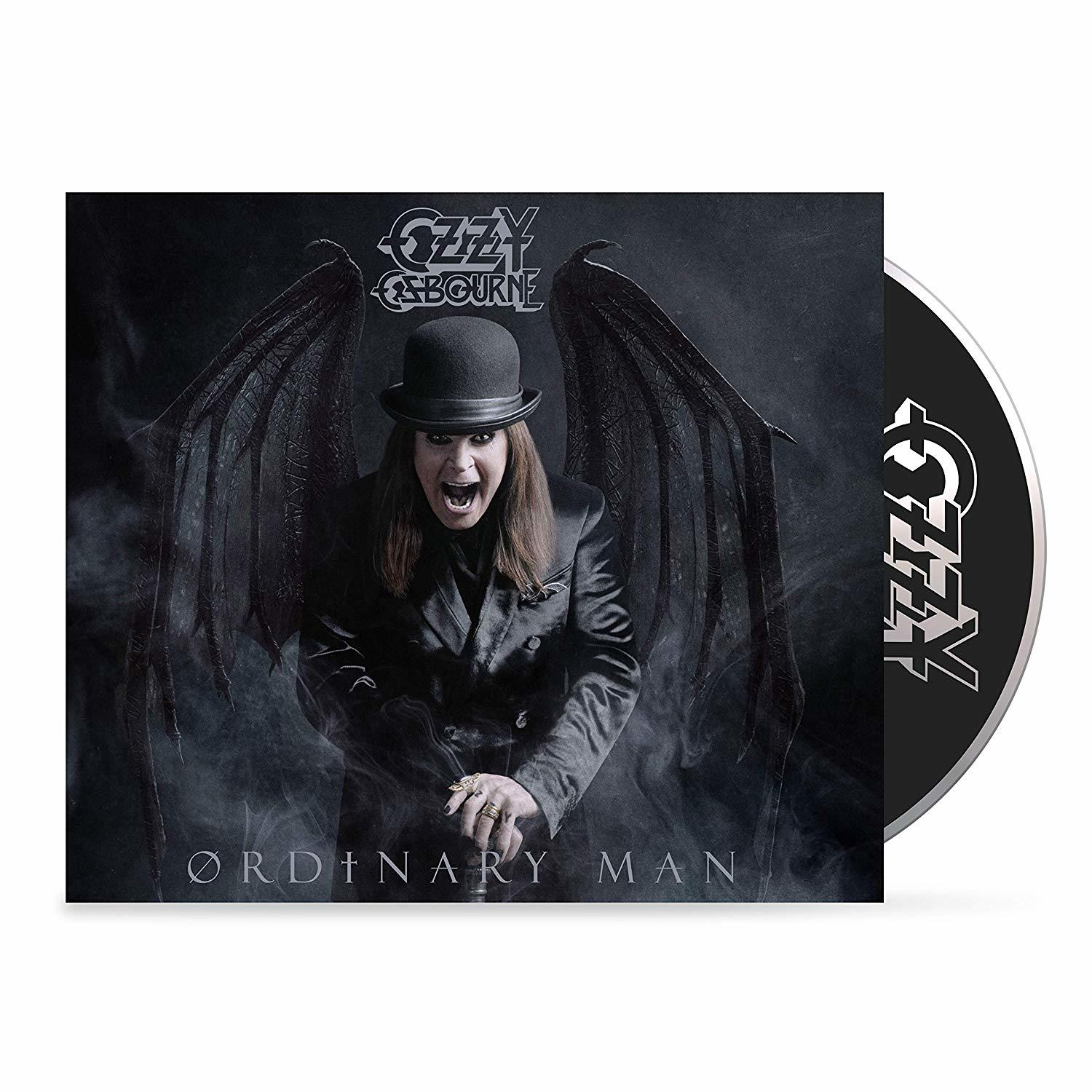 Ozzy Osbourne albumhoes met vleugels. CD rechts. Zwart-witte hoes met de titel 'Ordinary Man'.