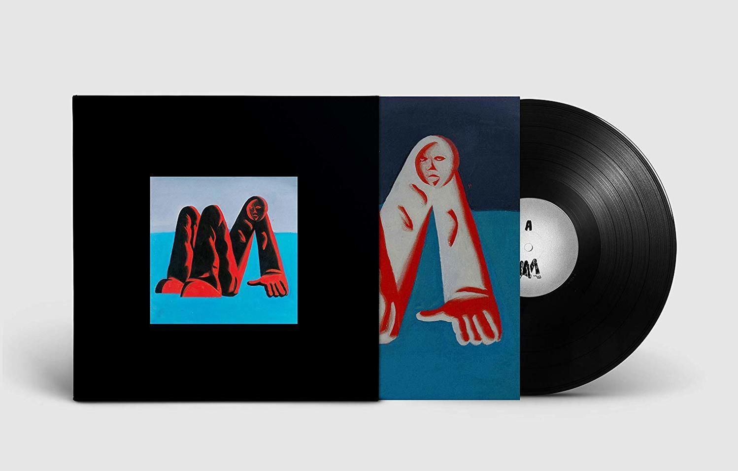 Vinyl-Albumcover mit schwarzem Hintergrund und einer künstlerischen roten und weißen Figur.