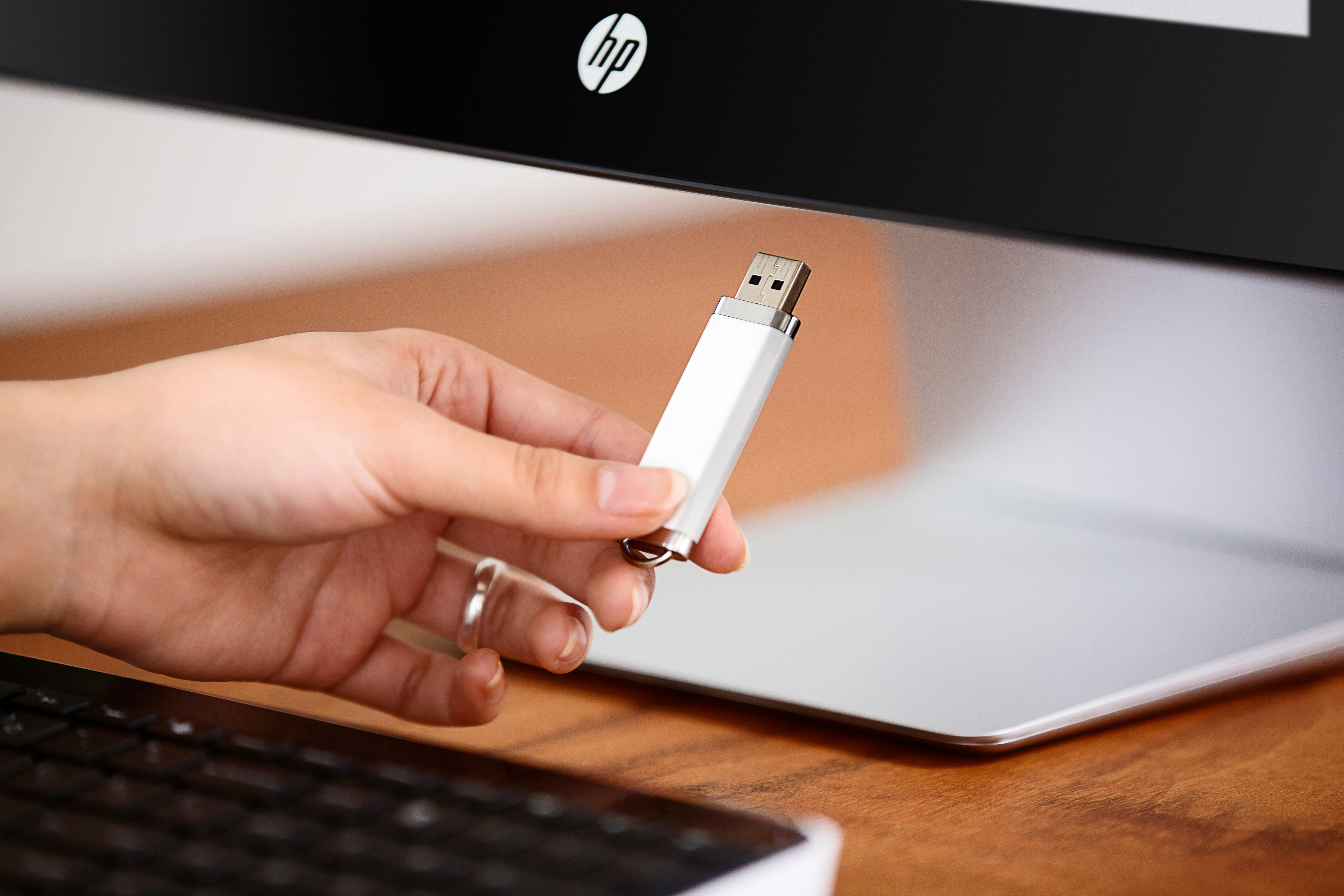 HP M6Z01EA Pavilion Touch 23 inç Q001NT 23 Core i7-4785T 8GB 1TB 4GB Windows 8.1 All in One PC