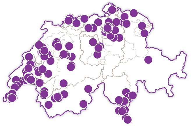 Une carte de la Suisse avec des cercles violets indiquant les emplacements.