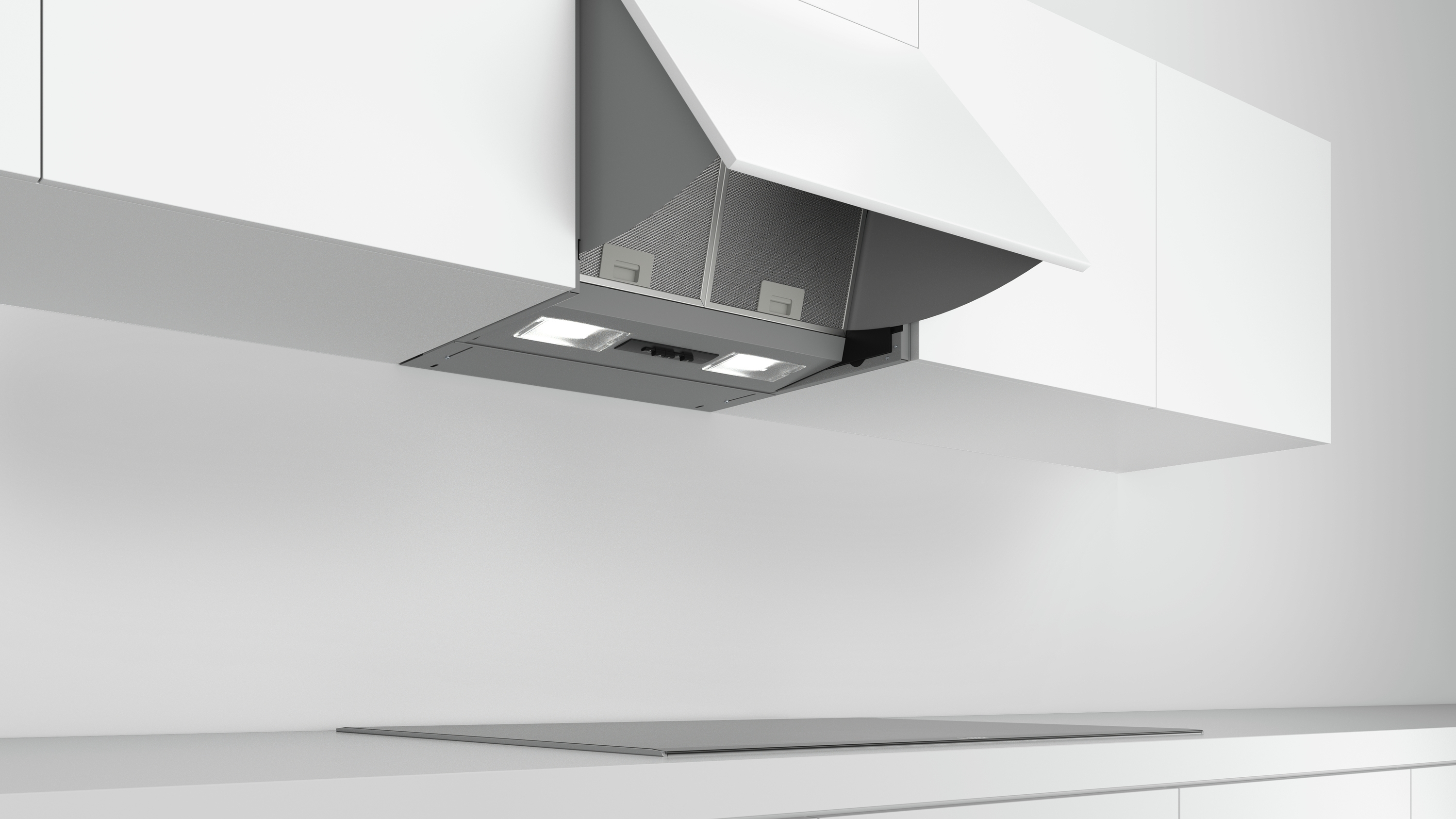 Ein eingebauter Küchenschrank mit zwei Lichtern und einem schwarzen Induktionsherd.
