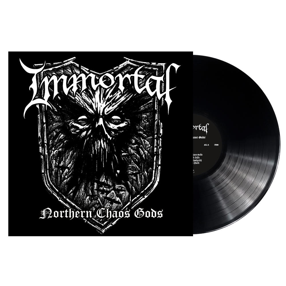 Eine schwarze Schallplatte und Albumcover mit der Band Immortal.