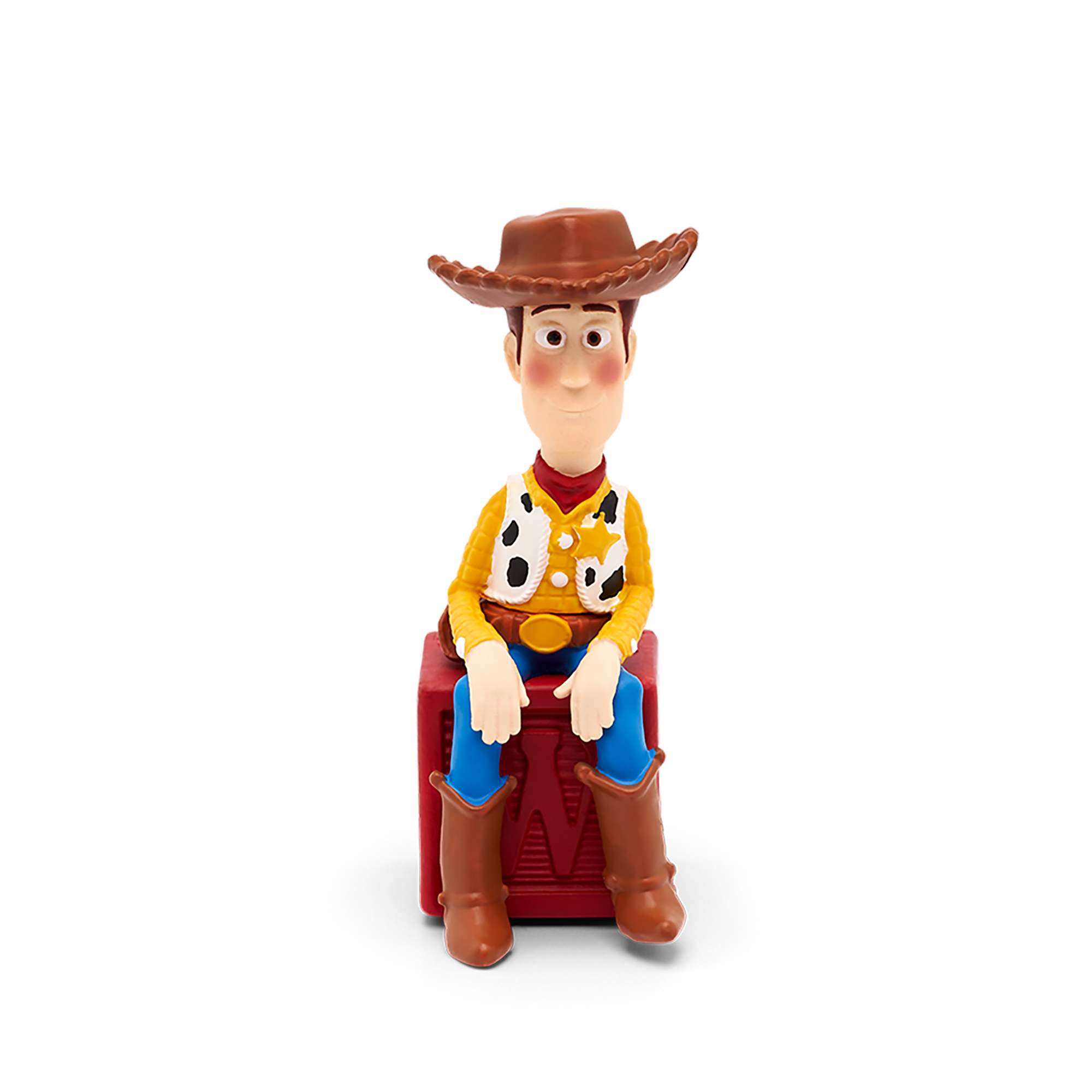 Woody, eine Toy Story-Figur, sitzt auf einem roten Block, weißer Hintergrund.