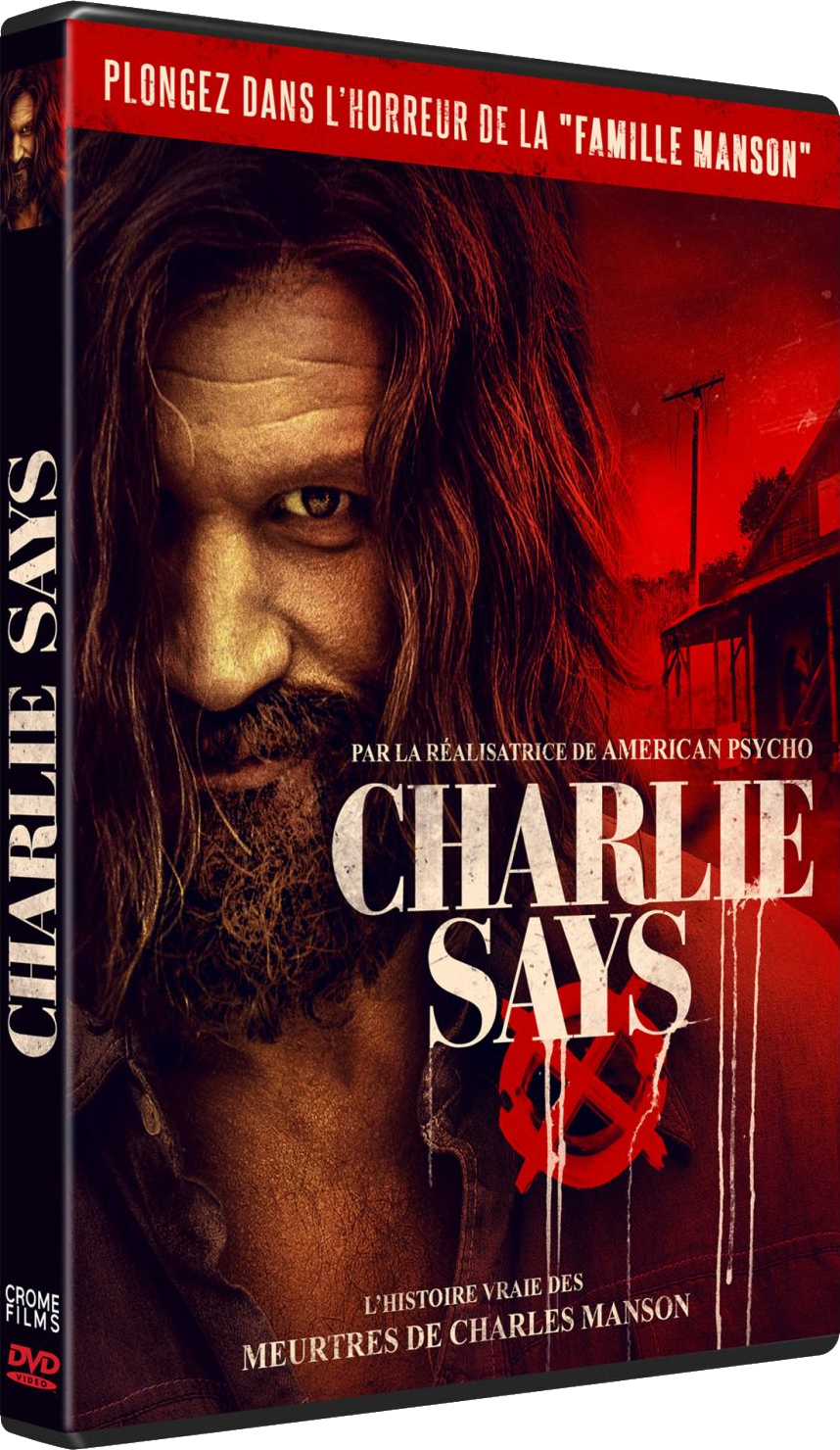 Couverture DVD de "Charlie Says" avec visage d'homme et fond rouge.