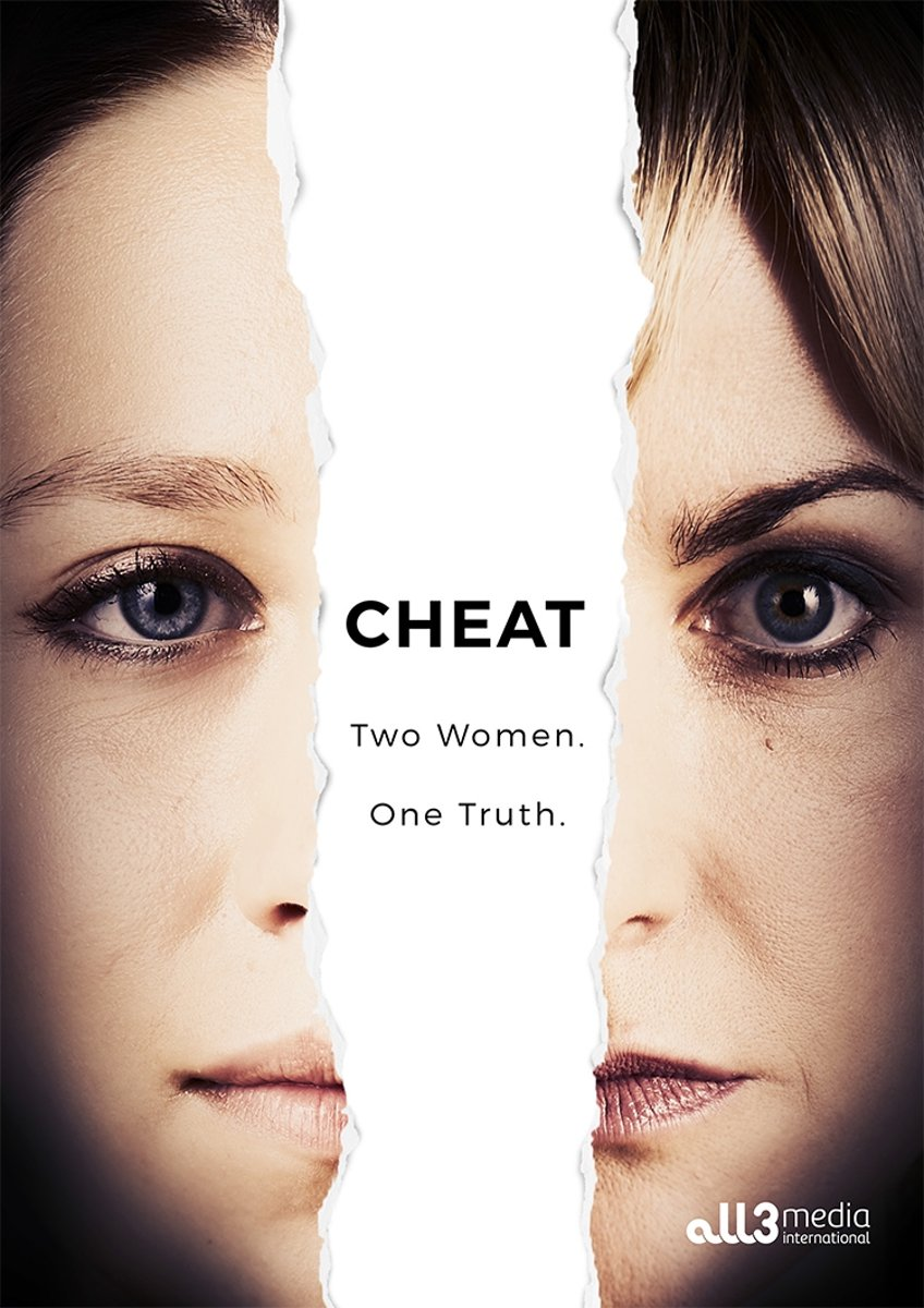 Affiche de film avec deux visages divisés en deux avec le mot 'CHEAT' et le slogan 'Two Women. One Truth'.