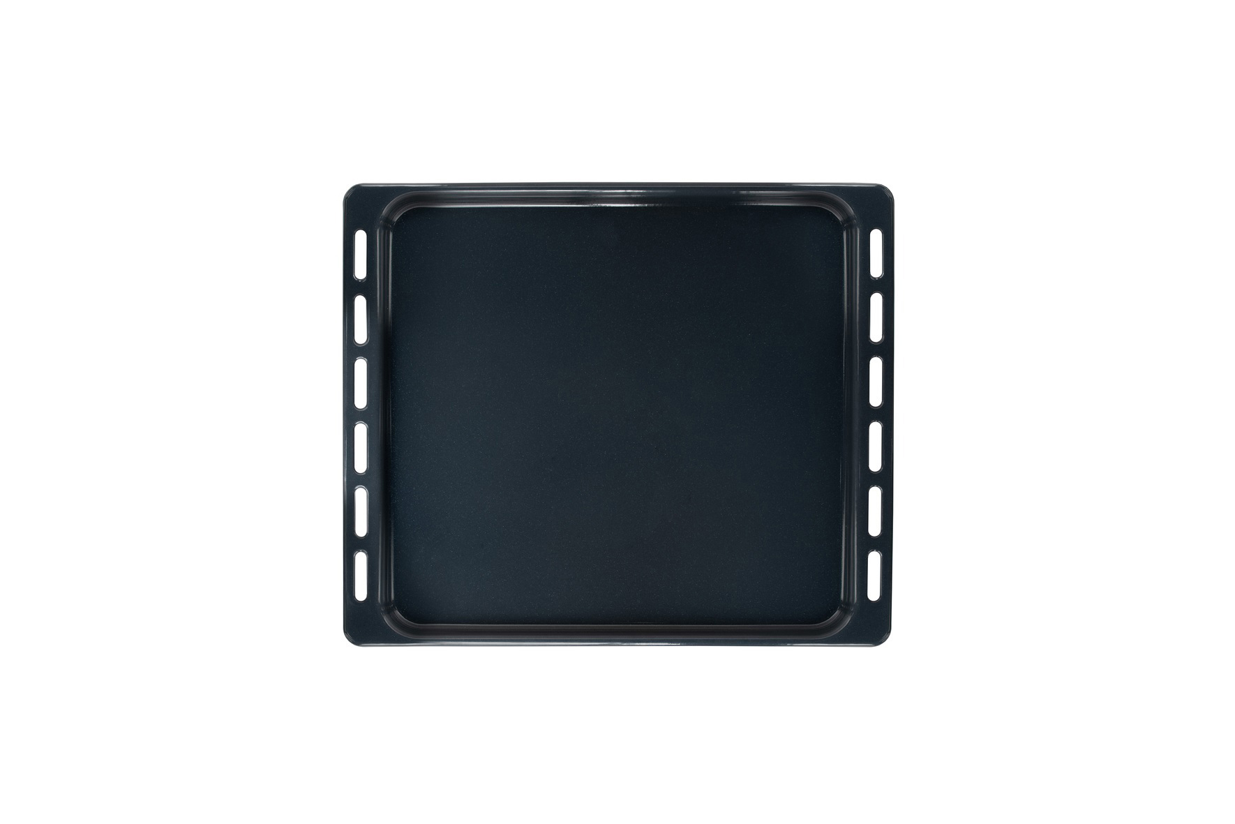Schwarzes Backblech auf weißem Hintergrund.