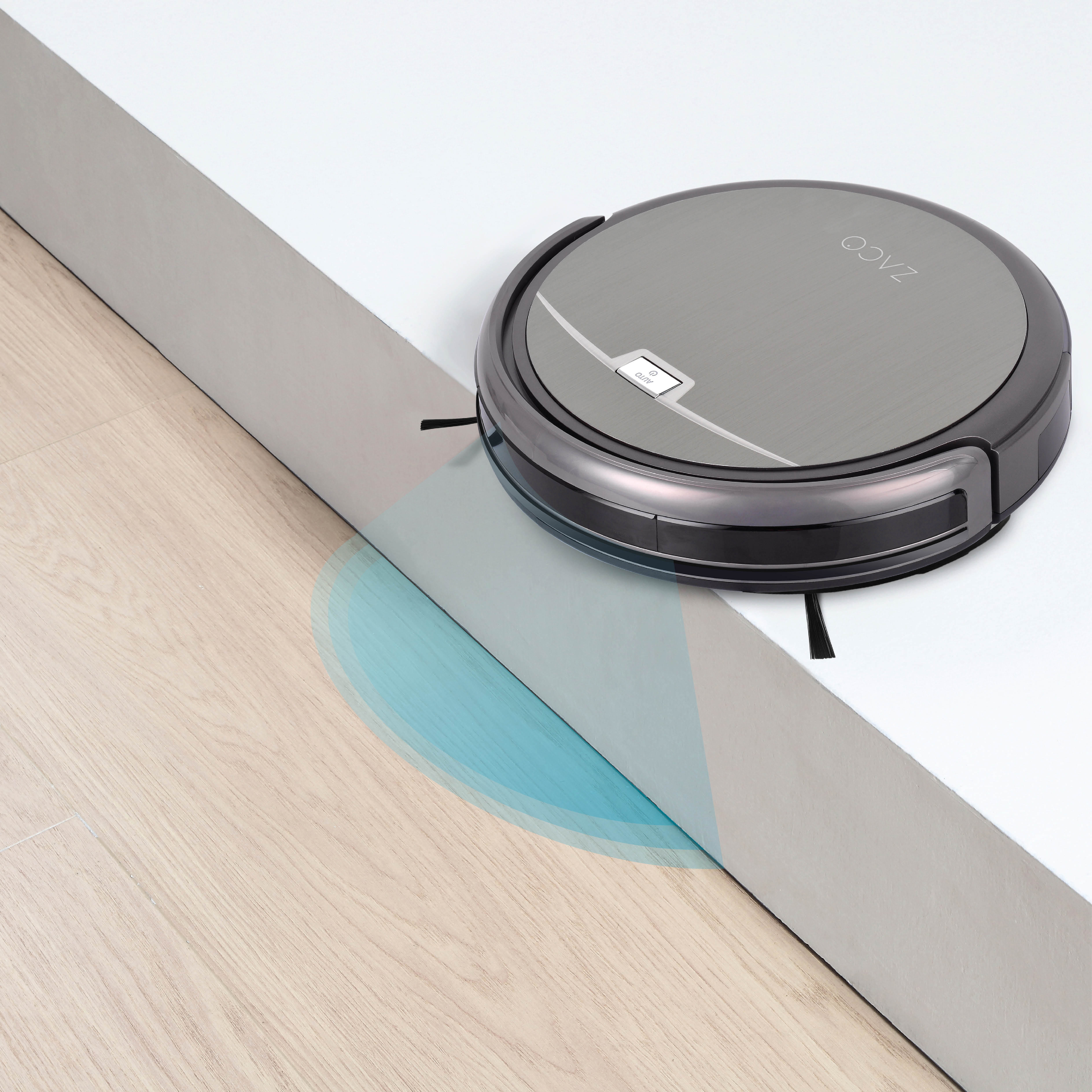 Ein Zaco-Robot-Staubsauger, der einen Boden mit einem weißen Streifen reinigt.