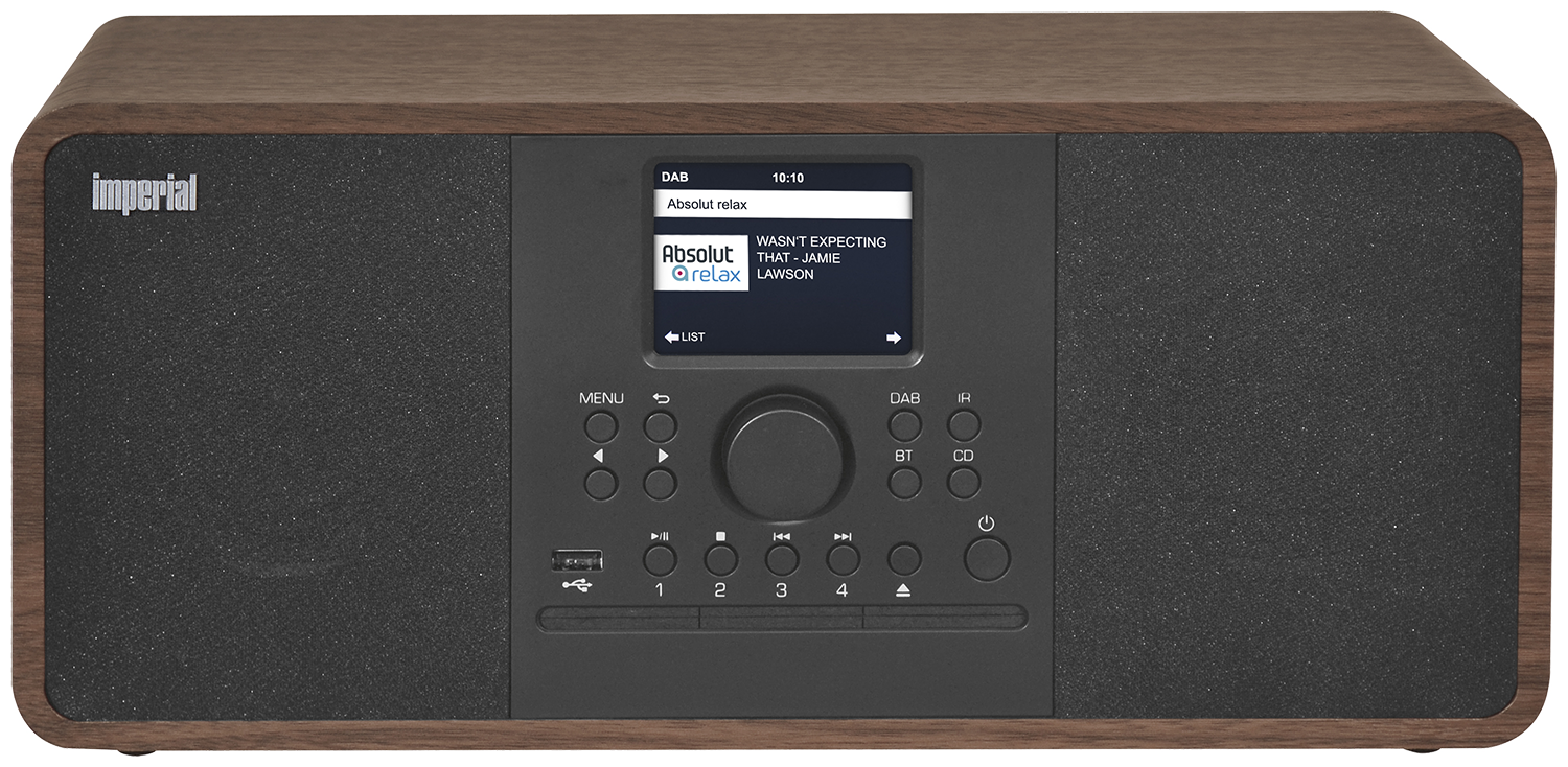Houten radio met een zwarte luidsprekergrille en een klein display. Knoppen voor bediening.
