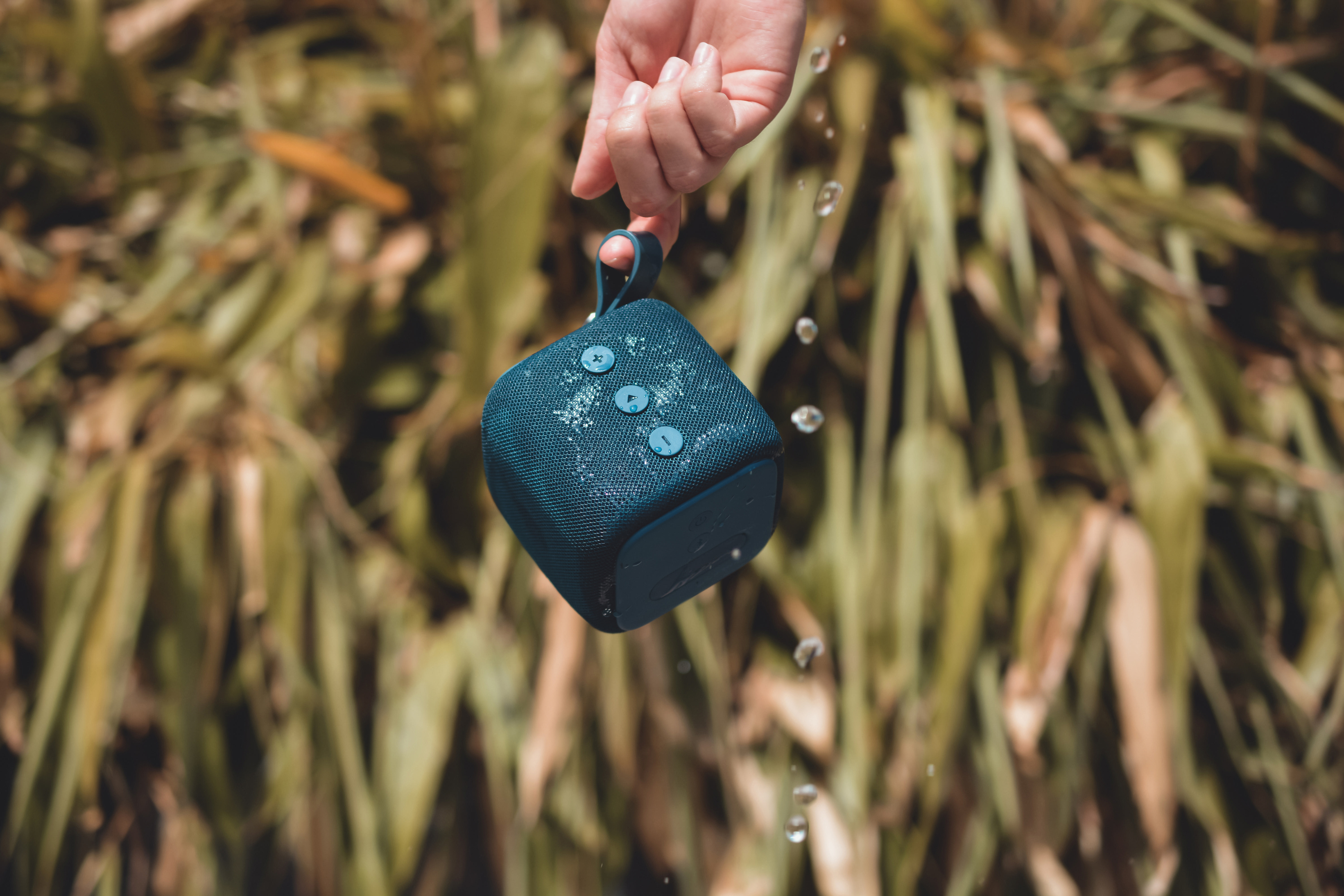 FRESH ‘N REBEL Rockbox Bold Bluetooth Lautsprecher, Dunkelblau, Wasserfest