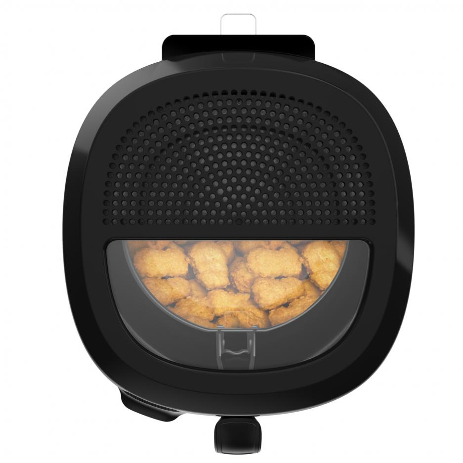 Friteuse à air noire avec de la nourriture à l'intérieur. La nourriture est des nuggets.