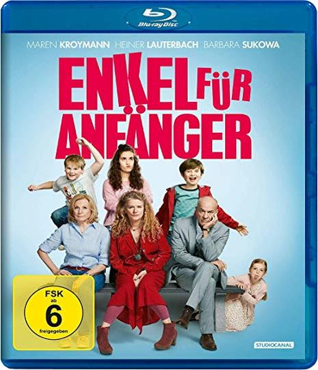 DVD-Cover von "Enkel für Anfänger" mit einer Familiengruppe vor blauem Hintergrund.