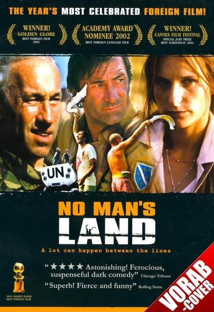 Filmposter mit drei Männern, einem Titel und Auszeichnungen. Der Hintergrund ist dunkel. Das Poster ist für den Film 'No Man's Land'.