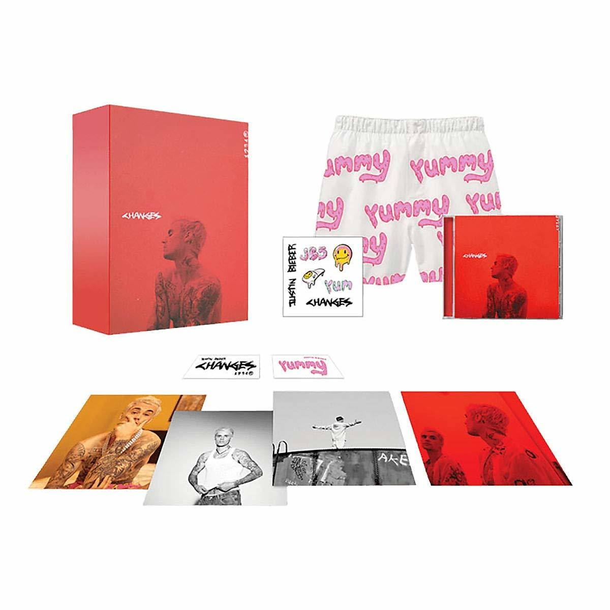 Justin Bieber Changes Album-Set. Enthält Albumcover, Shorts, Karten und eine Box. Rote und weiße Farben.