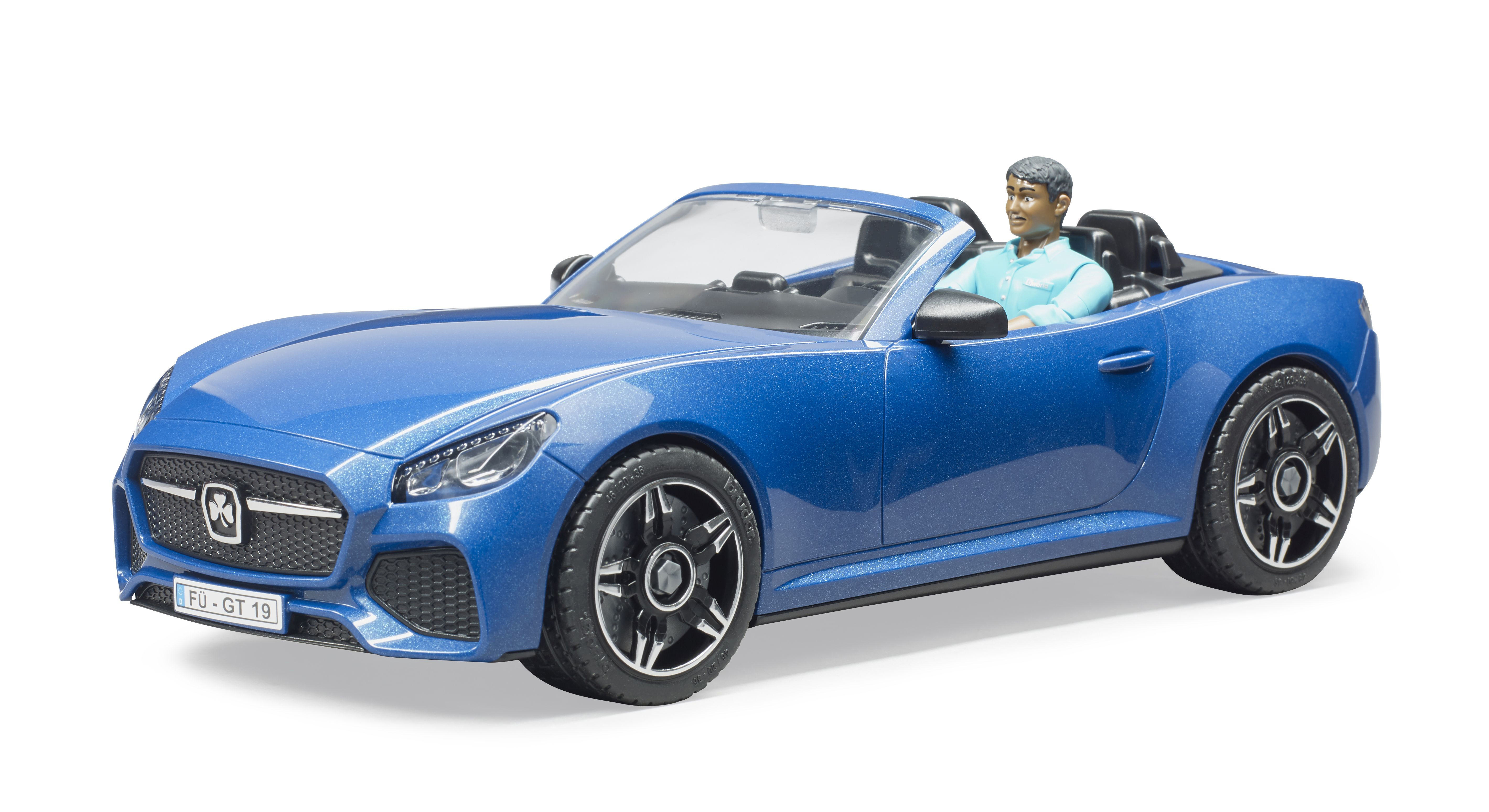 Blaues Spielzeug-Cabrio mit einer Person am Fahrersitz. Es hat schwarze Räder und ein Nummernschild.