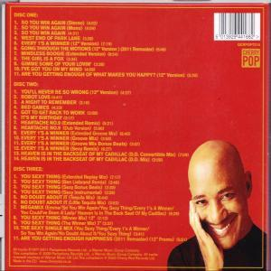 Die Rückseite einer CD mit Titelliste, Barcode und dem Gesicht eines Mannes.