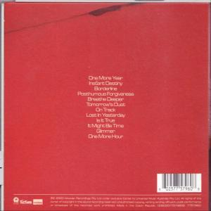 Rotes CD-Cover mit weißem Text. Listet Titelnamen und einen Barcode auf.
