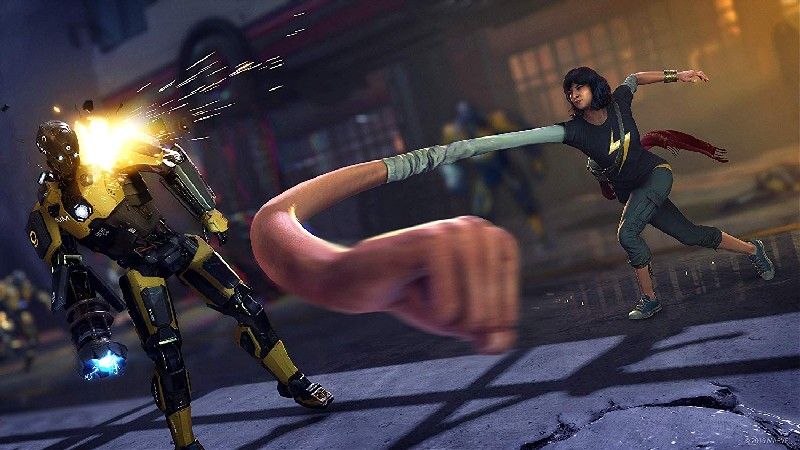 Una mujer golpea a un robot en una escena de videojuego, chispas y acción.