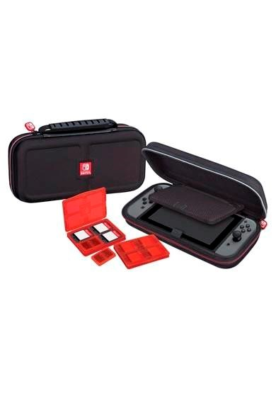 Zwarte Nintendo Switch draagtas, open met console en game cartridges.