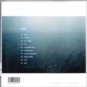CD-Cover mit Titelliste und einem Bild von Wasser.