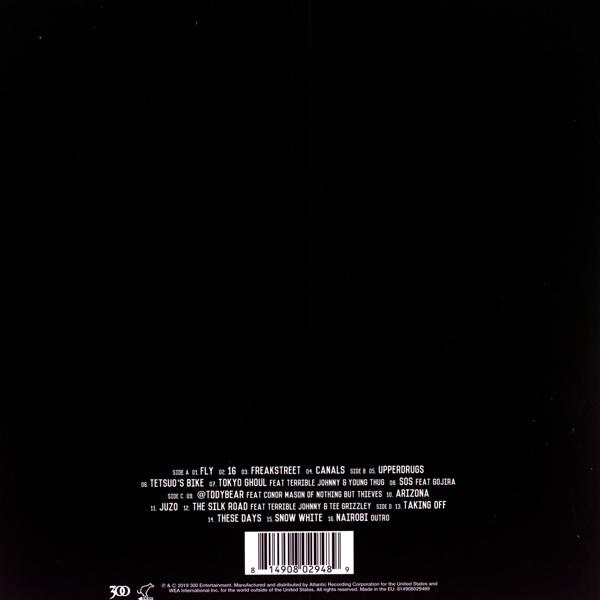Schwarzes Albumcover mit Titelliste. Weißer Text auf schwarzem Hintergrund.