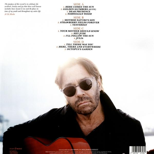 Mann mit Sonnenbrille hält Gitarre, Albumcover und Titelliste.