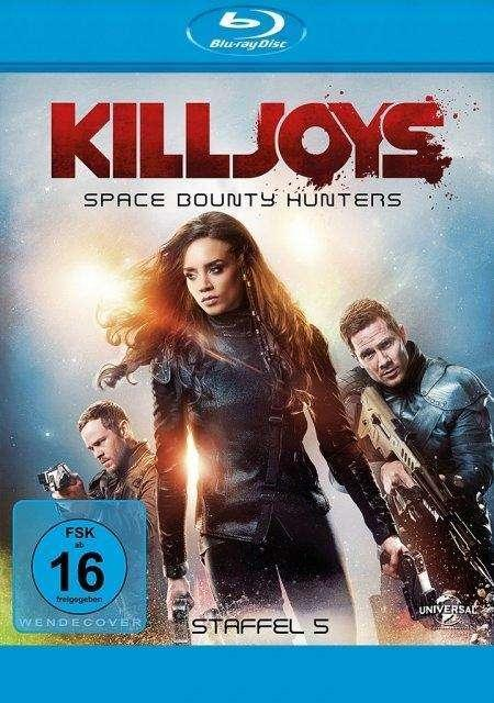 Killjoys Blu-ray-Cover. Frau mit anderen, Waffen haltend. Roter Killjoys-Text, blauer Hintergrund.