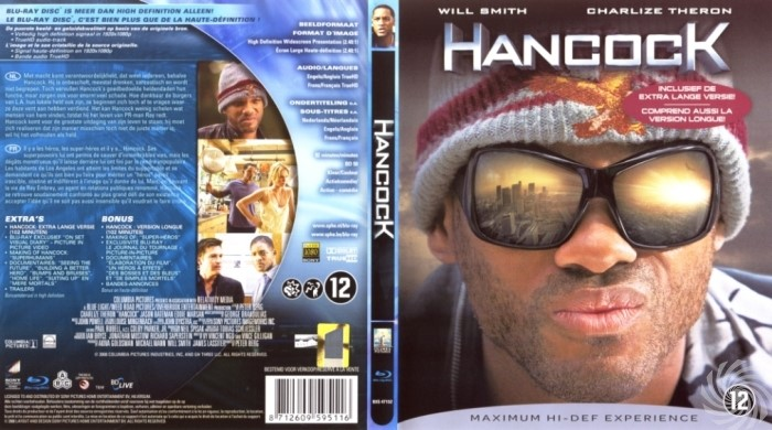 Hancock Blu-ray-cover. Will Smith met zonnebril met stadsreflectie. De filmtitel staat erboven. Andere afbeeldingen en tekst op de achtergrond.