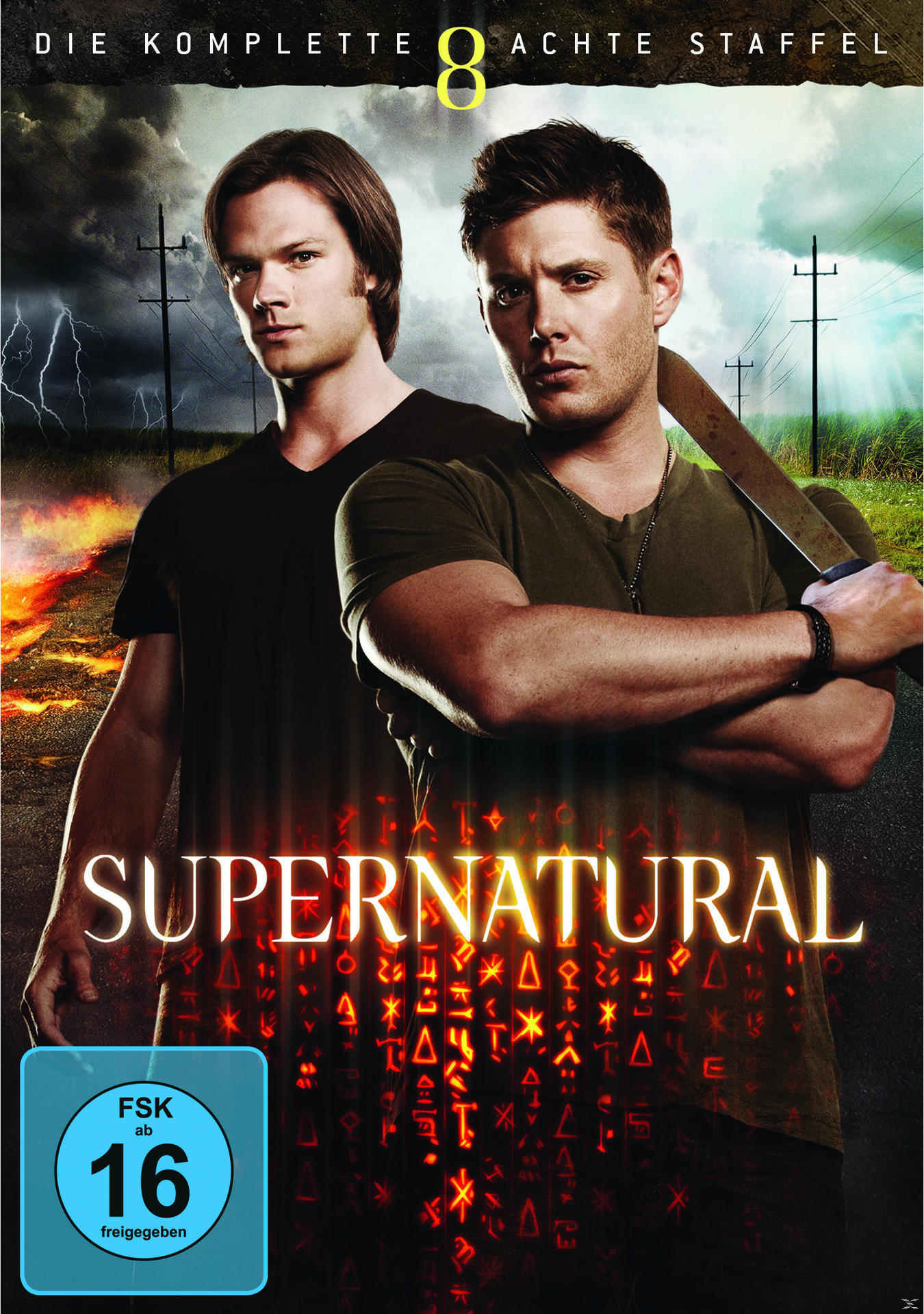 DVD-Cover von Supernatural Staffel 8. Männer vor Feuer-Hintergrund. Text: Supernatural.