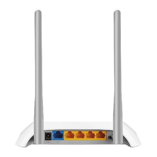 Router blanco, dos antenas, vista trasera, con puertos.