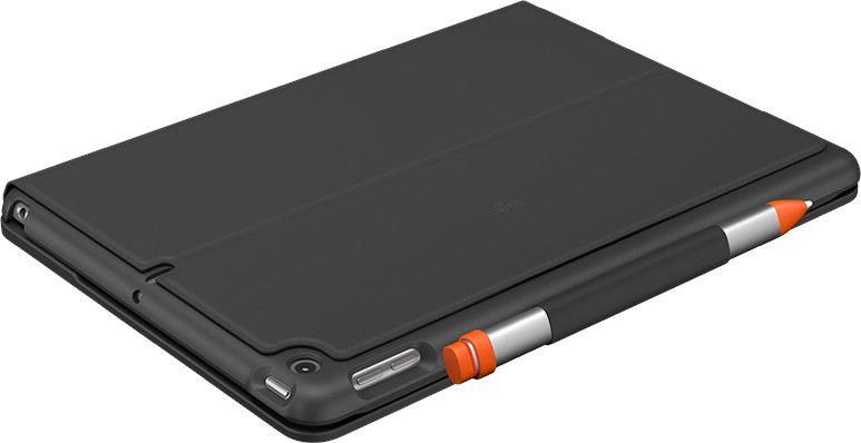 Un étui de tablette noir avec un stylo attaché sur le côté, en biais.