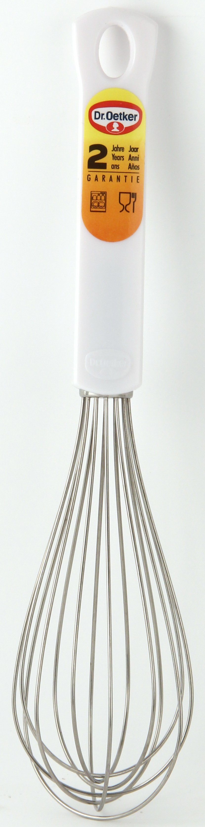 Weißer Schneebesen mit Metalldrähten und einem weißen Griff, auf Weiß.