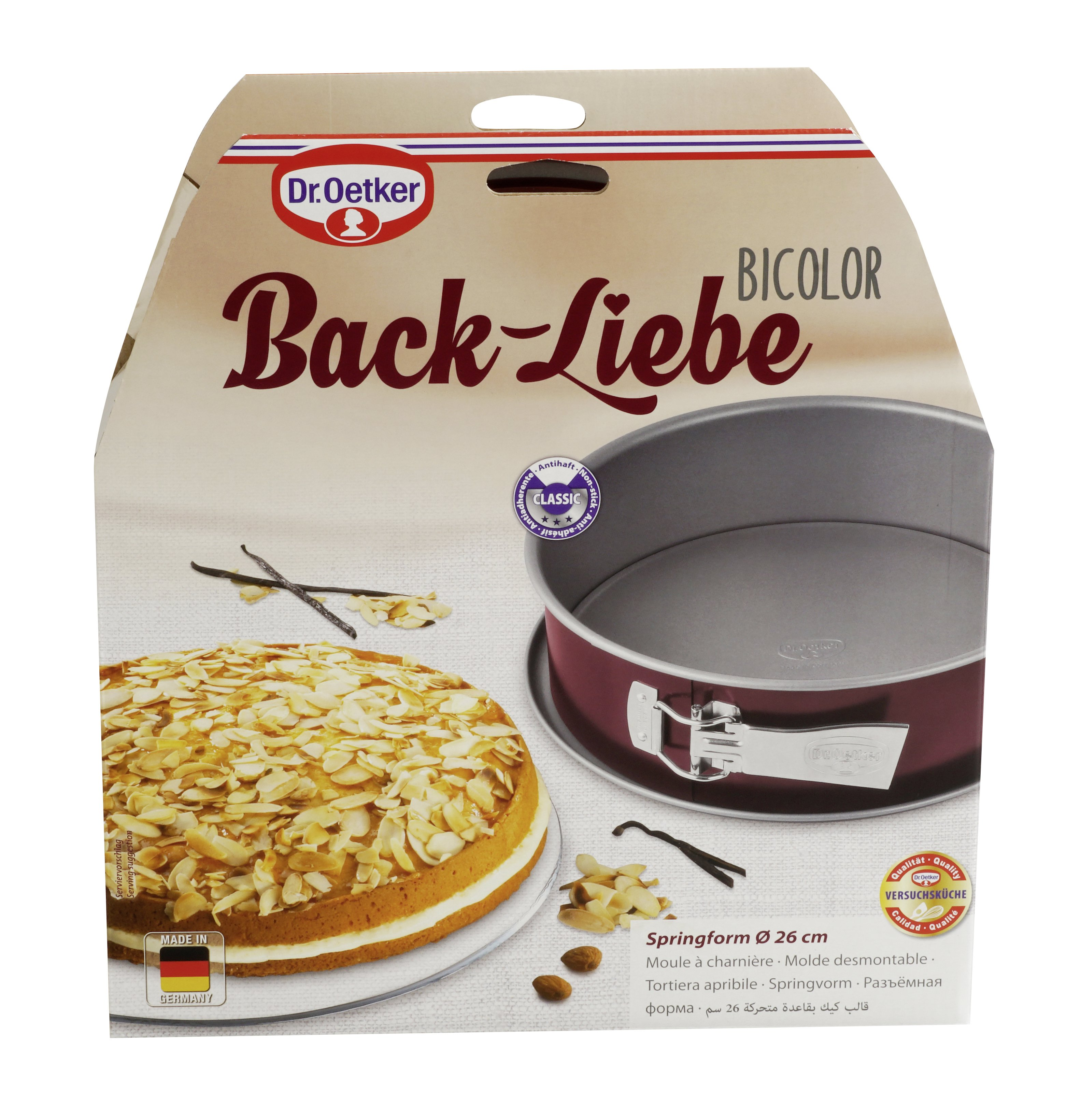 Ein Kuchen mit Mandelscheiben und eine Backformenbox mit einem Kuchen darin.