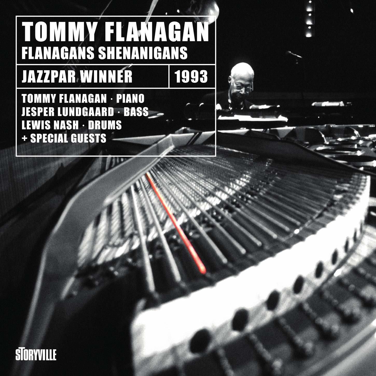 Jazzalbumhoes: Tommy Flanagan. Piano en keyboard zichtbaar. Zwart-wit afbeelding. Tekst bovenaan.
