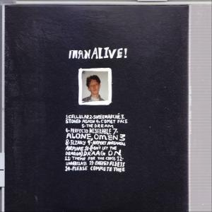 Schwarzes Albumcover mit weißem Text, Foto und Titelliste.
