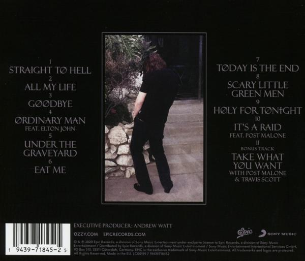 Albumcover mit Text, Songtiteln und einem Foto einer Person in schwarzer Kleidung.