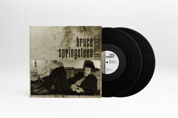 Egy fekete vinyl lemez albumborítója és két fekete vinyl lemez.