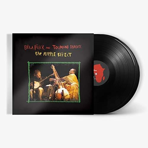 Albumcover. Schwarzes Vinyl rechts. Titel: Béla Fleck and Toumani Diabaté, The Ripple Effect.