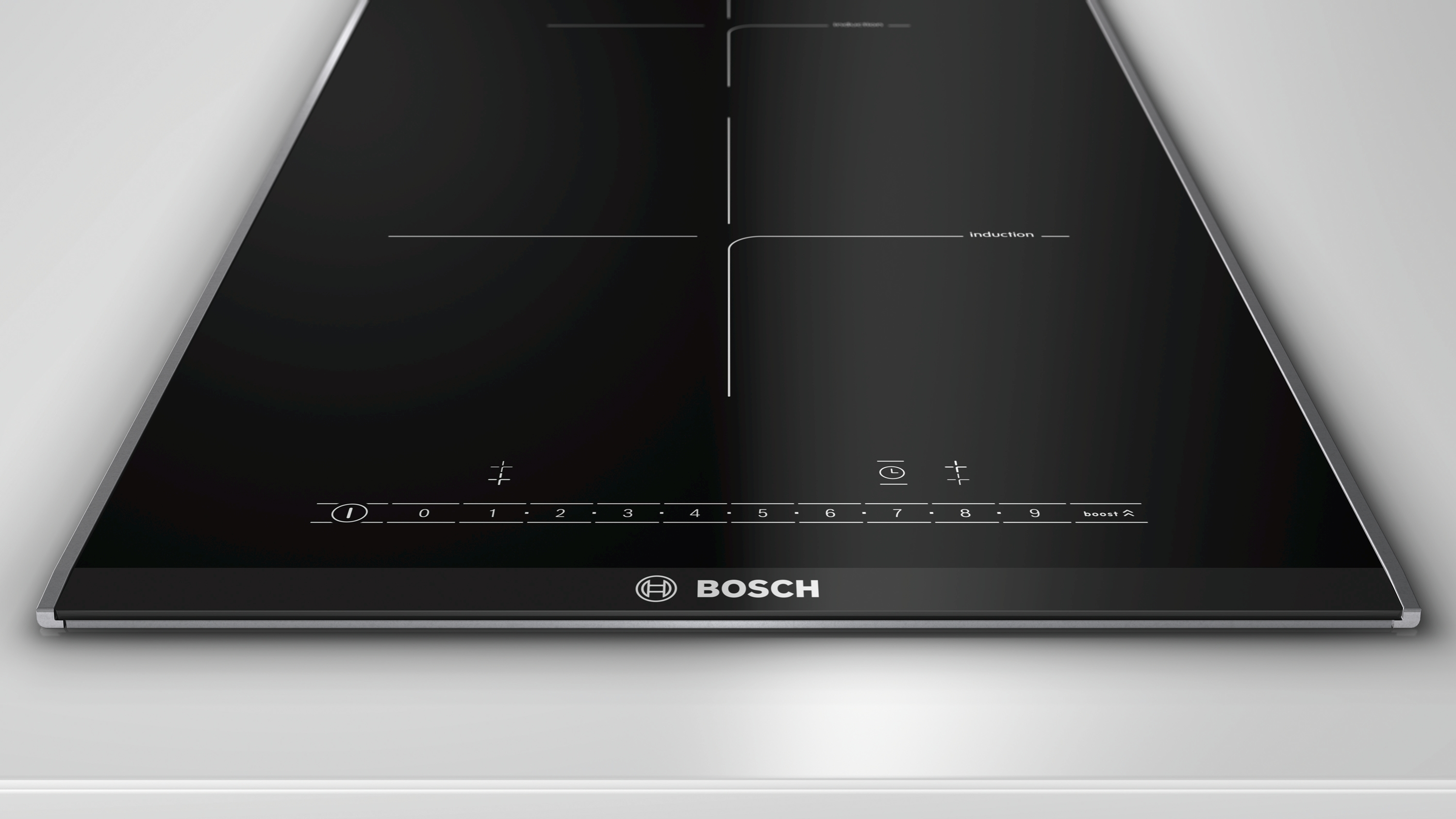 Una placa de inducción negra con controles táctiles. La superficie es brillante con la marca Bosch.