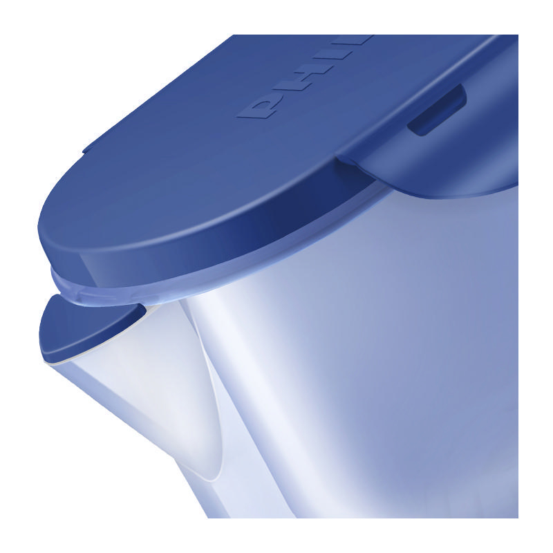 Nahaufnahme eines blauen Philips Wasserfilter-Kruges mit Deckel und Ausguss, schräge Ansicht, zeigt das geschwungene Design.