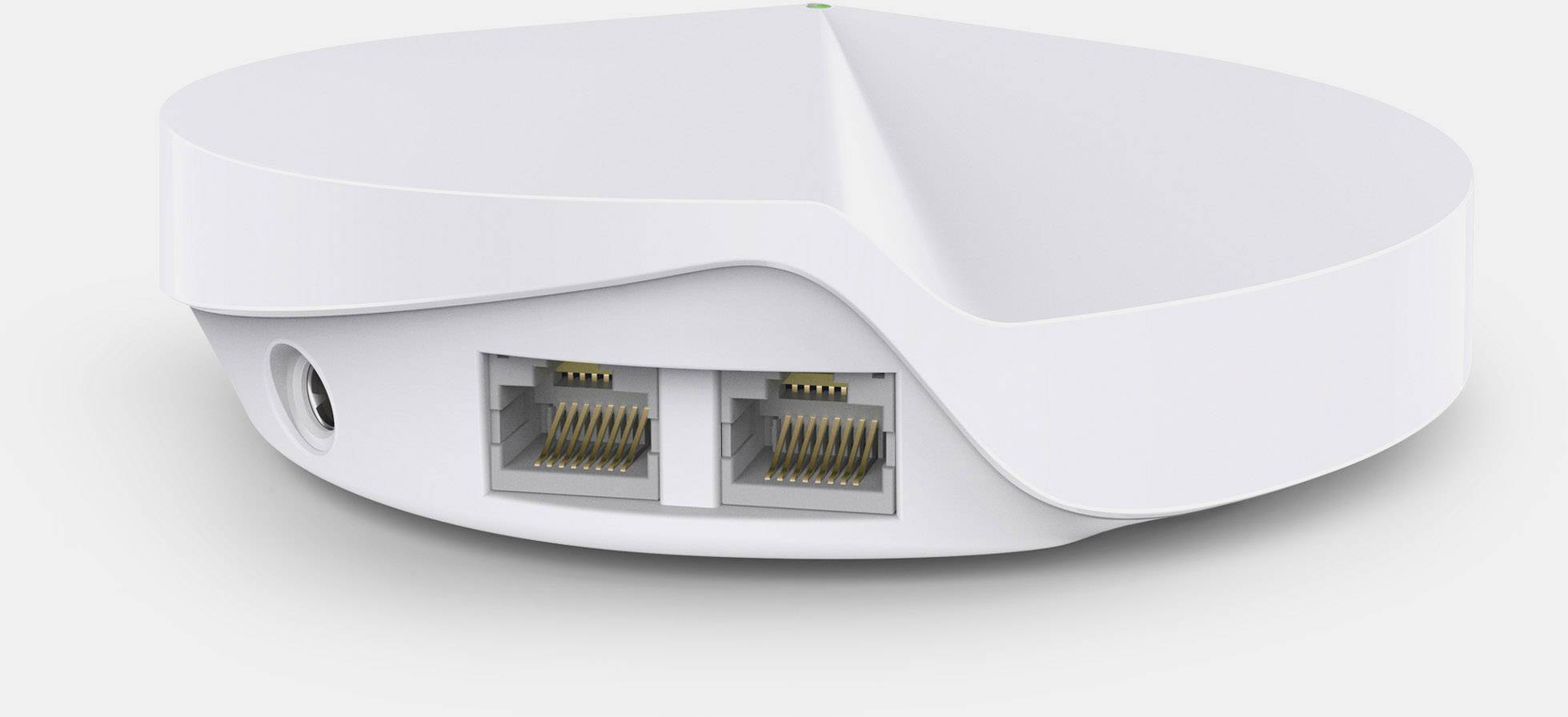 Fehér router két Ethernet porttal és egy kör alakú oldallal, tápbemenettel.
