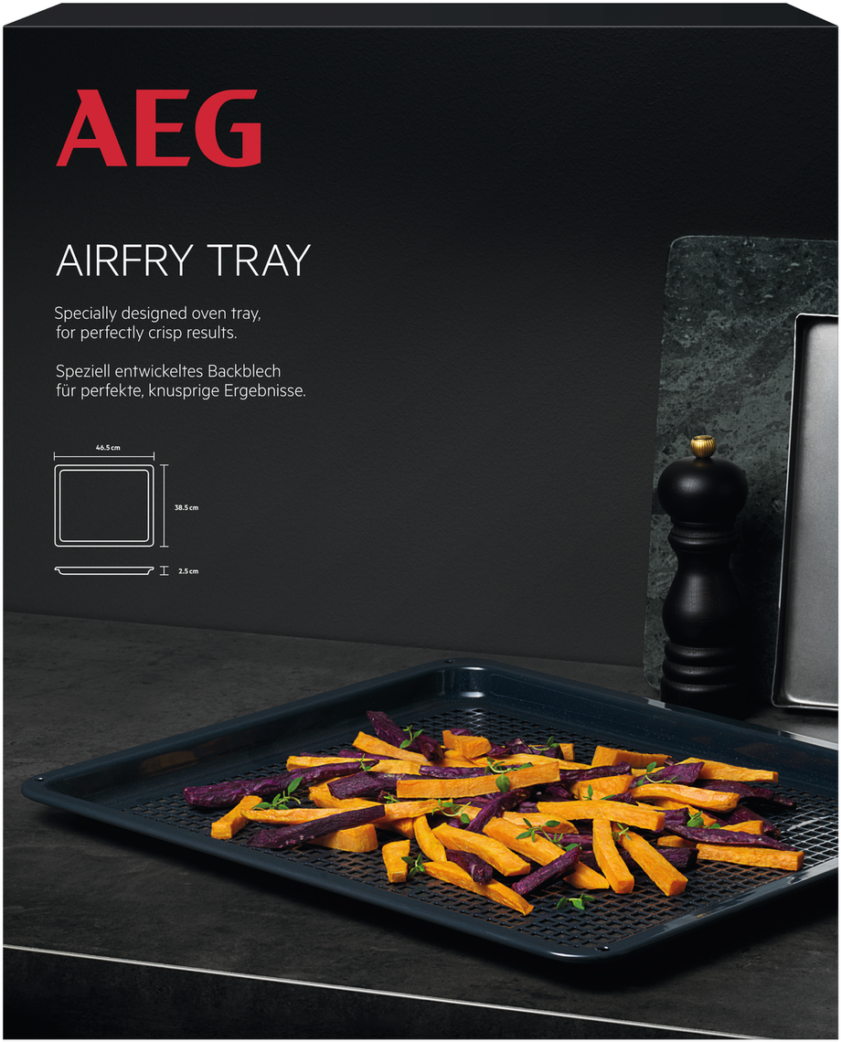 Plateau AEG Airfry. Plateau avec frites violettes et oranges, moulin à poivre noir et texte.