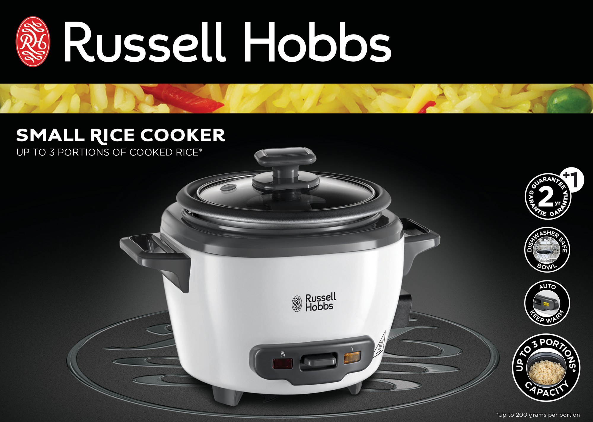 Ein weißer Russell Hobbs kleiner Reiskocher auf einem Tablett.