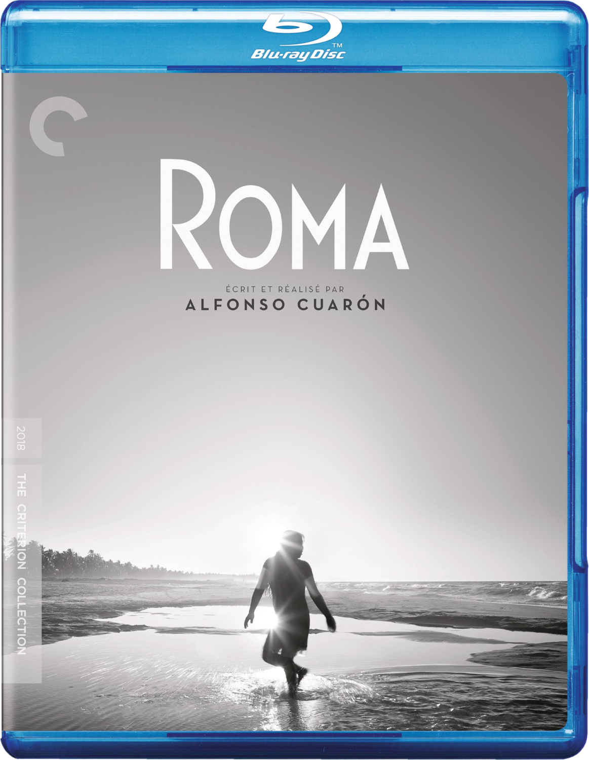 Blu-ray disc-hoes met de film 'Roma', met een zwart-wit afbeelding van een strand.